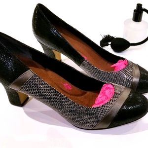 NWOT Ros Hommerson Vanessa Pumps